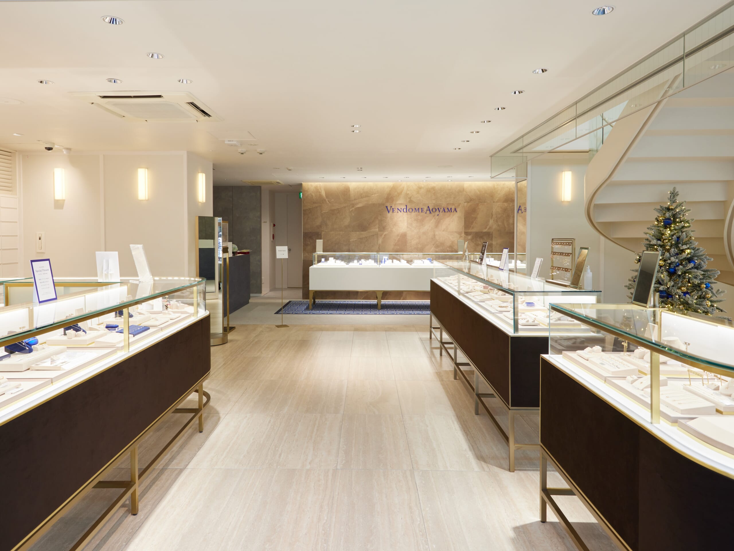 ヴァンドーム青山本店＞VENDOME AOYAMA Flagship Store ｰ 青山骨董通り 